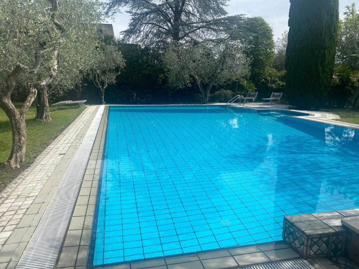 Villa Sweet Flower - With Private Pool And Garden มาแนร์บา เดล การ์ดา ภายนอก รูปภาพ